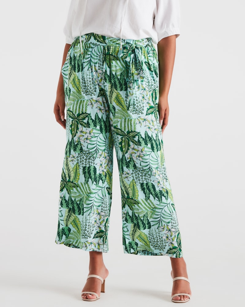 Front of a model wearing a size 1X Monsteria Pant in Print by Estelle. | dia_product_style_image_id:255616